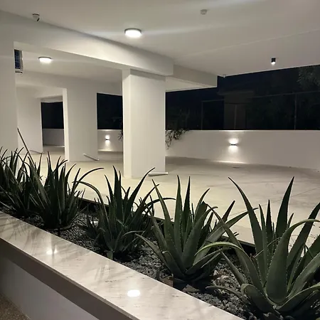 Nesseus Lux - Near Unic & Euc Lägenhet Nicosia