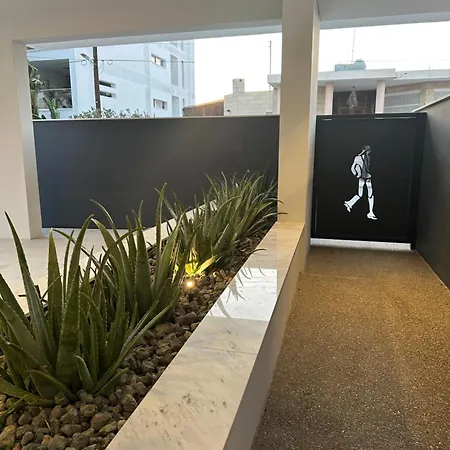 Nesseus Lux - Near Unic & Euc