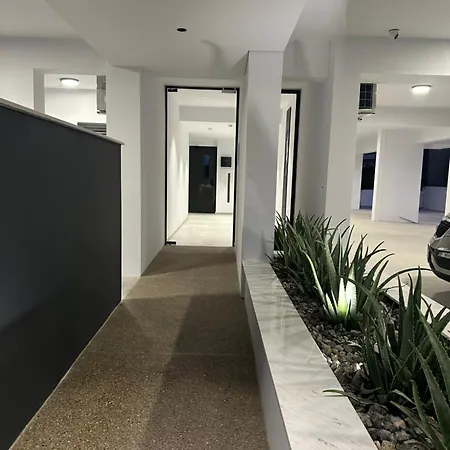 Nesseus Lux - Near Unic & Euc Lägenhet *