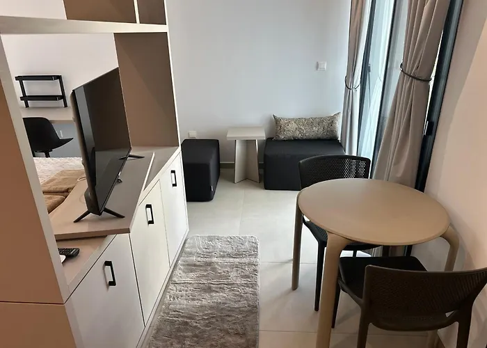 アパート Nesseus Lux - Near Unic & Euc *