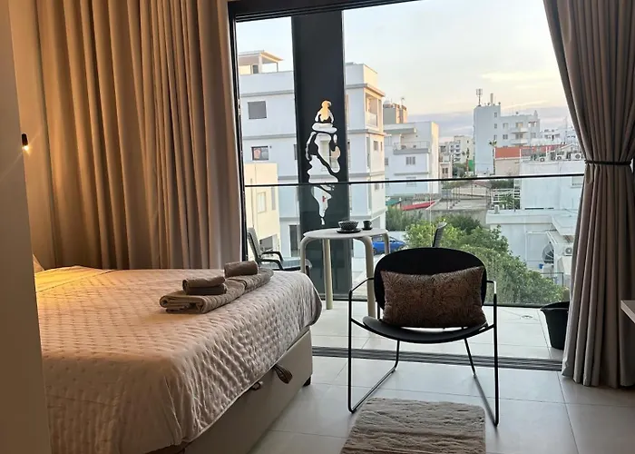 Nesseus Lux - Near Unic & Euc アパート