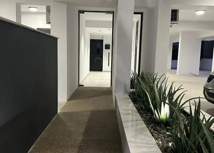 Nesseus Lux - Near Unic & Euc アパート *