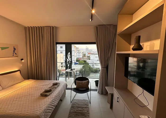 Nesseus Lux - Near Unic & Euc アパート Ayios Dhometios