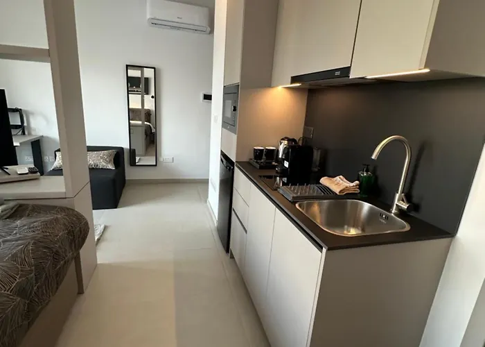 Nesseus Lux - Near Unic & Euc * Ayios Dhometios