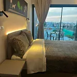 Nesseus Lux - Near Unic & Euc Apartment