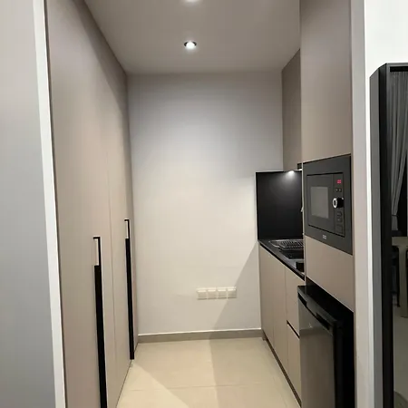 Nesseus Lux - Near Unic & Euc Apartment