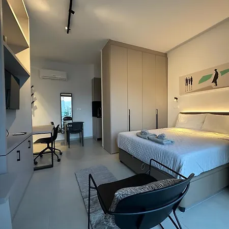 Nesseus Lux - Near Unic & Euc Appartement