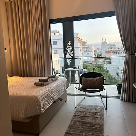 Nesseus Lux - Near Unic & Euc Appartement