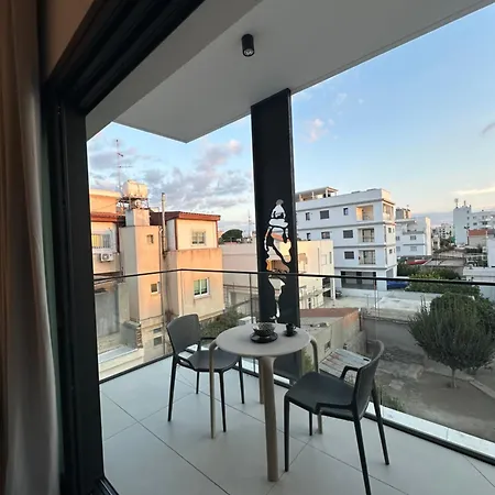 Nesseus Lux - Near Unic & Euc Apartment