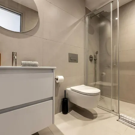 Nesseus Lux - Near Unic & Euc شقة *