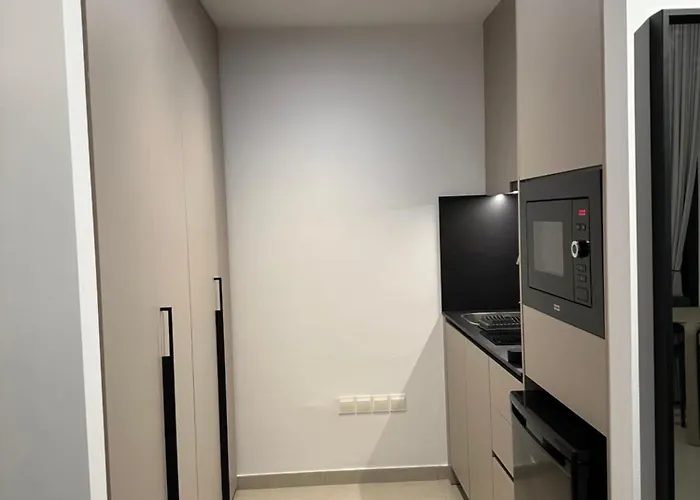 Nesseus Lux - Near Unic & Euc Apartmán