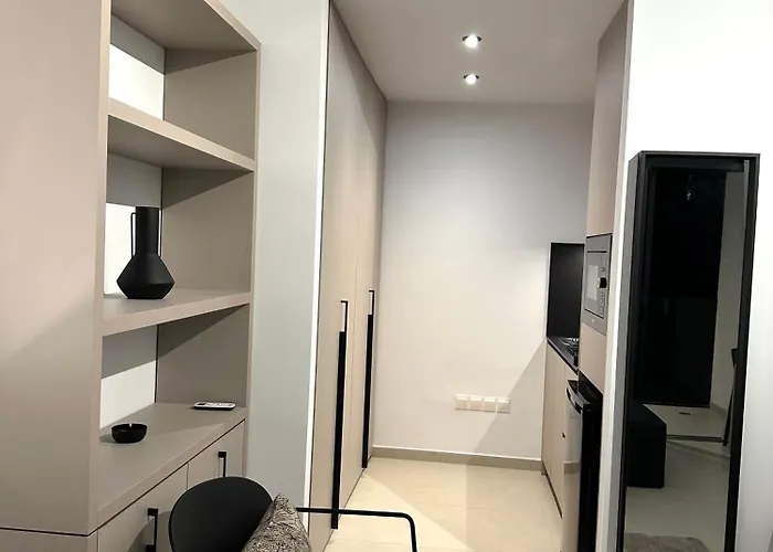 Nesseus Lux - Near Unic & Euc Apartmán