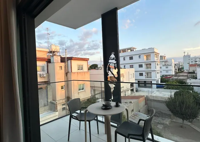 Nesseus Lux - Near Unic & Euc Apartmán