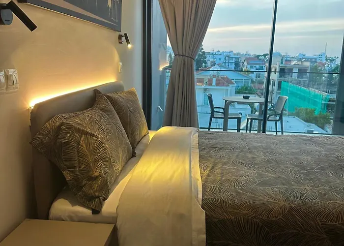 Nesseus Lux - Near Unic & Euc Apartmán